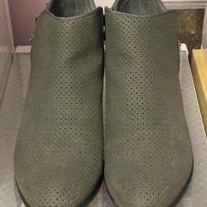 Esprit side-zipped booties